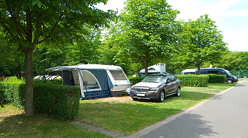 Ruhige parzellierte Stellplätze für Wohnwagen und Wohnmobil
